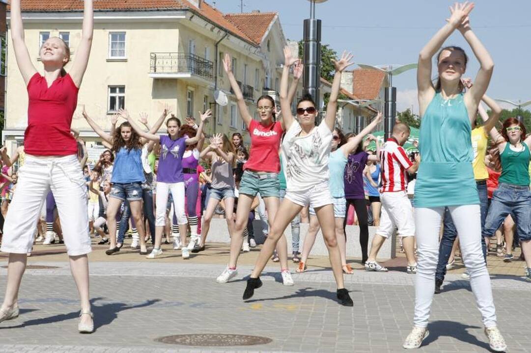 Klaipėdos moksleivius suvienijo 7 minučių šokis