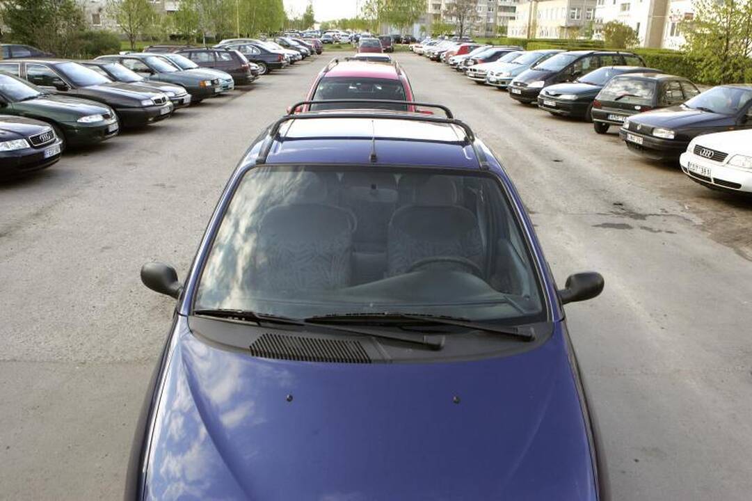 Ilgapirščiai nuvarė ir nevažiuojantį automobilį