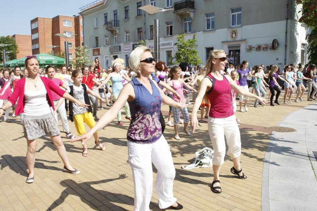 Klaipėdos moksleivius suvienijo 7 minučių šokis