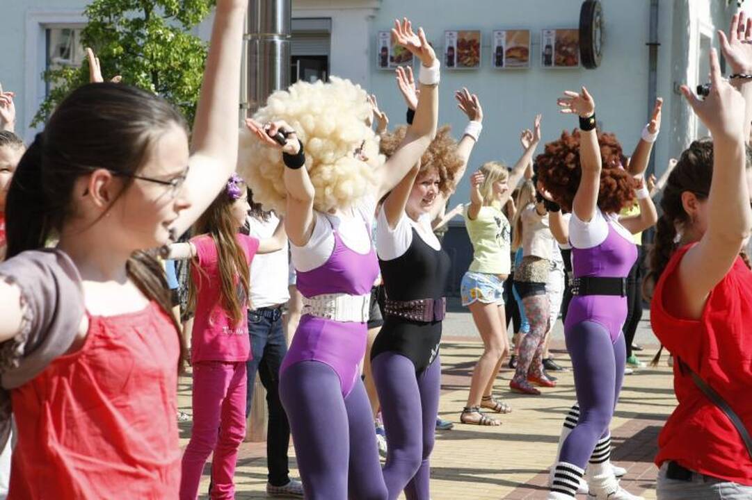 Klaipėdos moksleivius suvienijo 7 minučių šokis