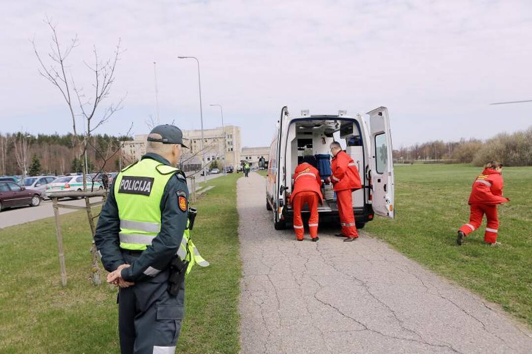 Kelto įgulos narys sraigtasparniu pristatytas į ligoninę