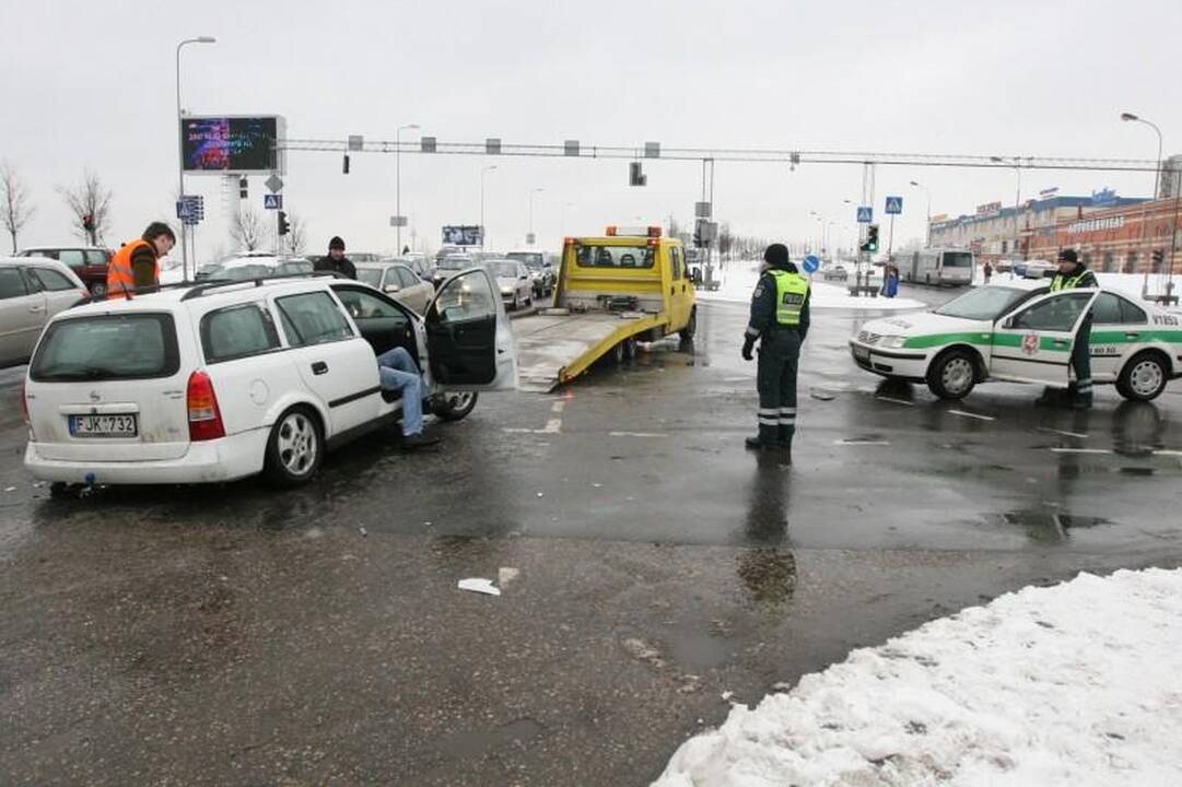 Vilniuje per avariją šalia „Akropolio“ nukentėjo du vaikai