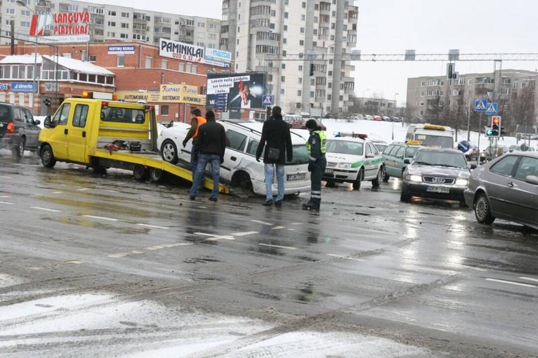 Vilniuje per avariją šalia „Akropolio“ nukentėjo du vaikai
