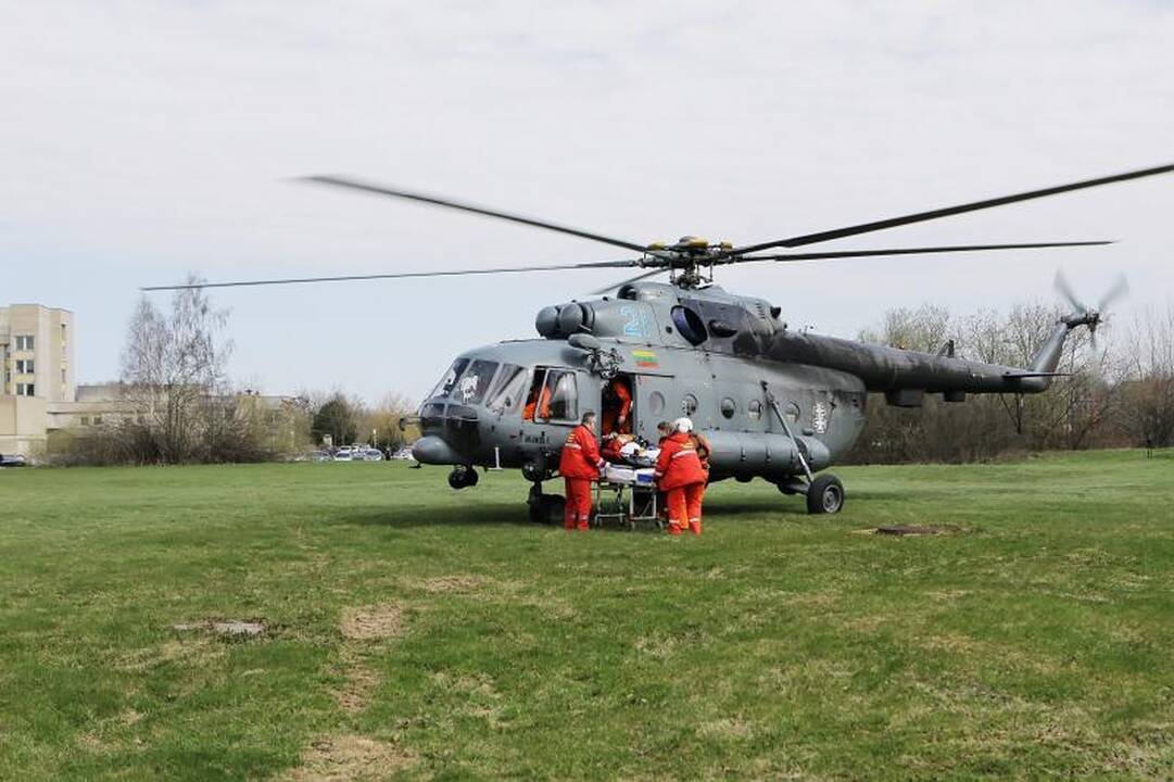 Kelto įgulos narys sraigtasparniu pristatytas į ligoninę