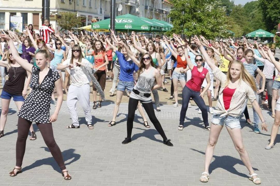 Klaipėdos moksleivius suvienijo 7 minučių šokis