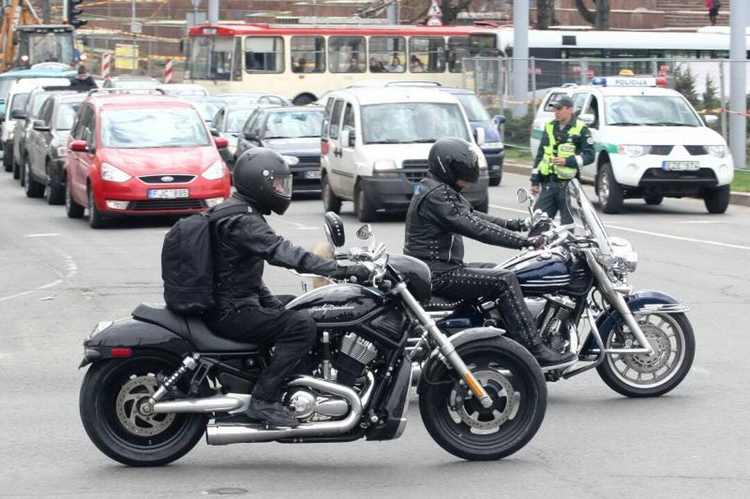 Triukšminga kolona sostinės gatvėse atidarytas baikerių sezonas