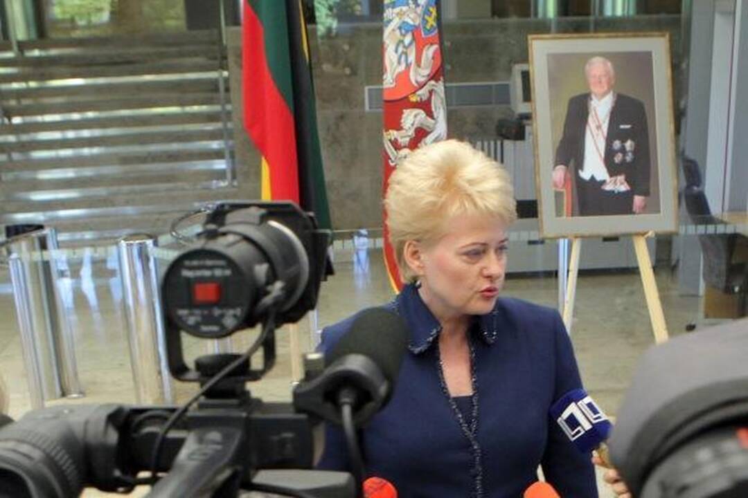 Žmonės ateina pasakyti "sudie" išėjusiam prezidentui