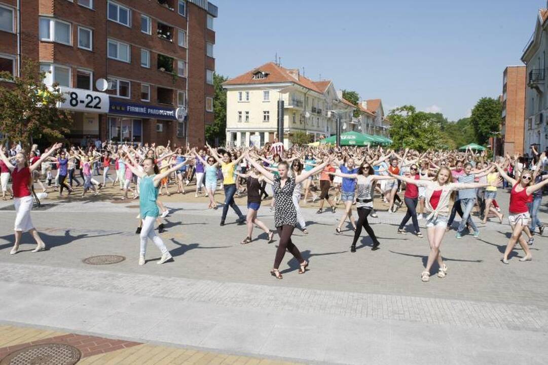 Klaipėdos moksleivius suvienijo 7 minučių šokis