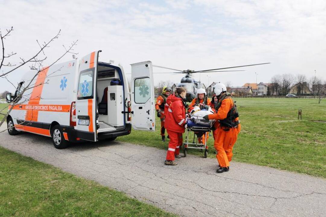 Kelto įgulos narys sraigtasparniu pristatytas į ligoninę