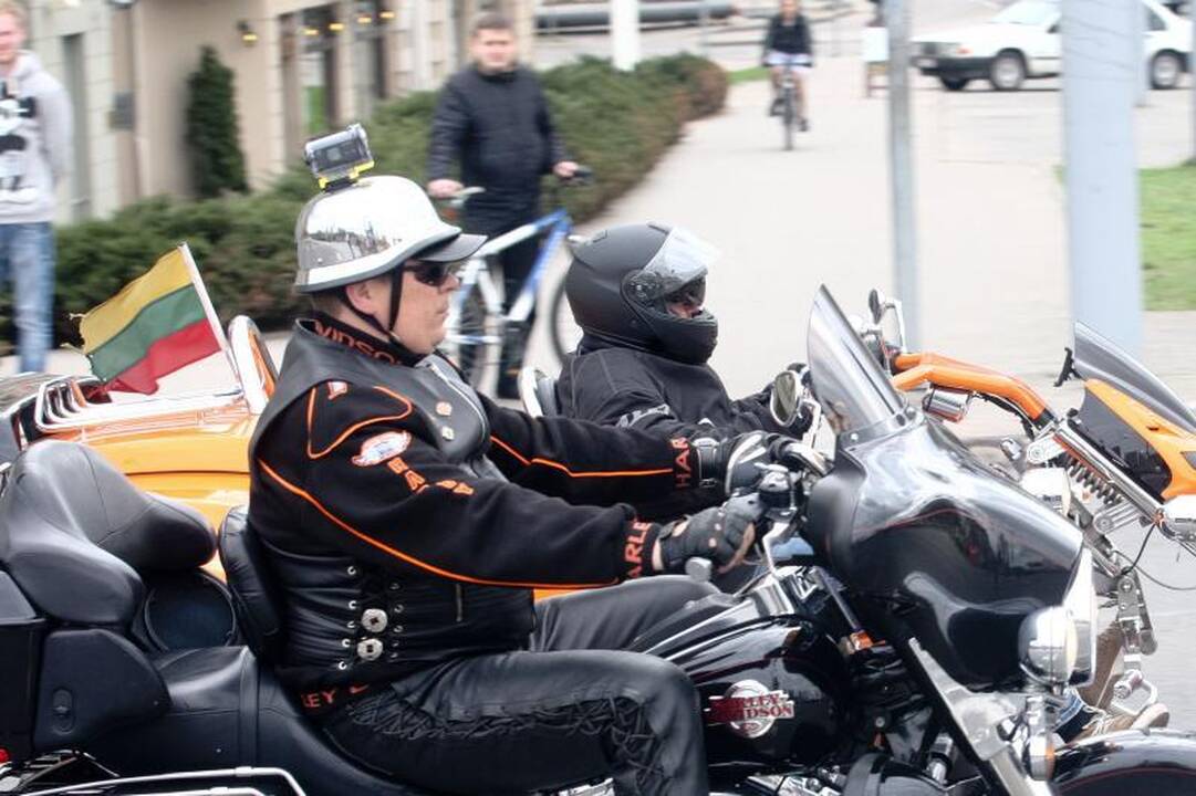 Triukšminga kolona sostinės gatvėse atidarytas baikerių sezonas