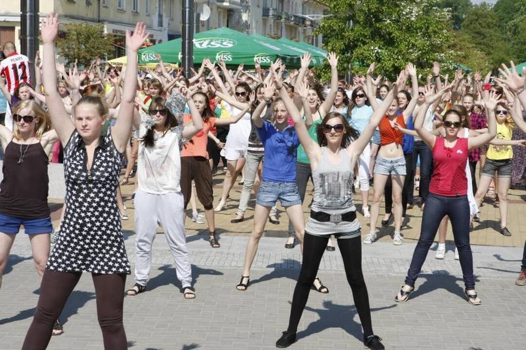 Klaipėdos moksleivius suvienijo 7 minučių šokis