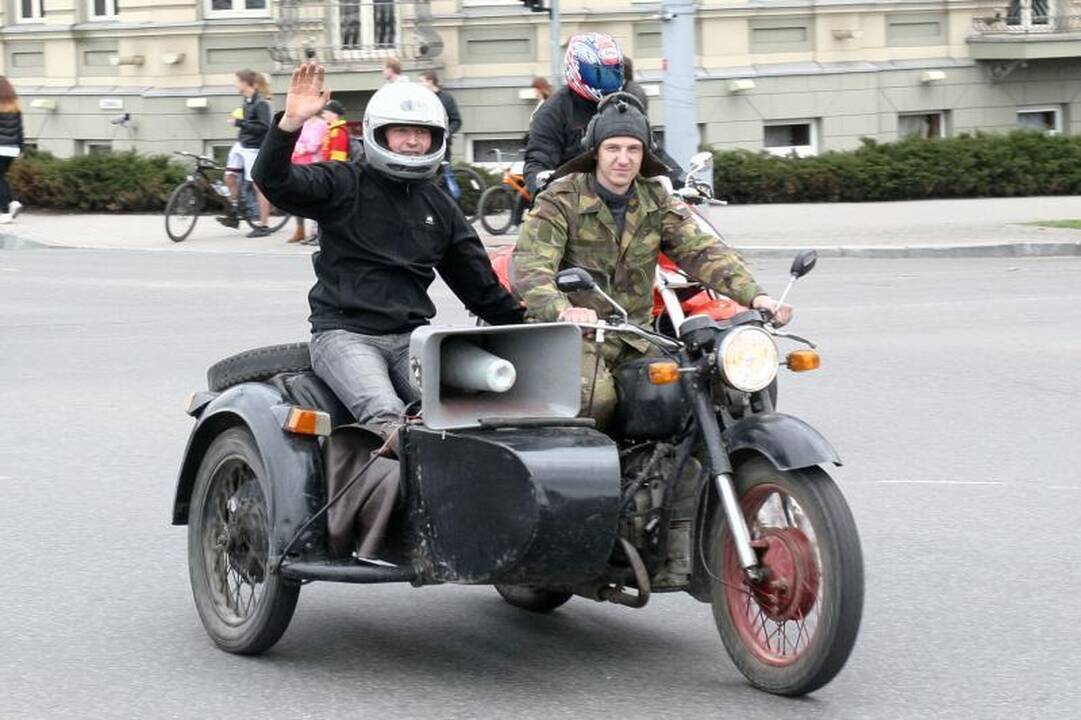 Triukšminga kolona sostinės gatvėse atidarytas baikerių sezonas