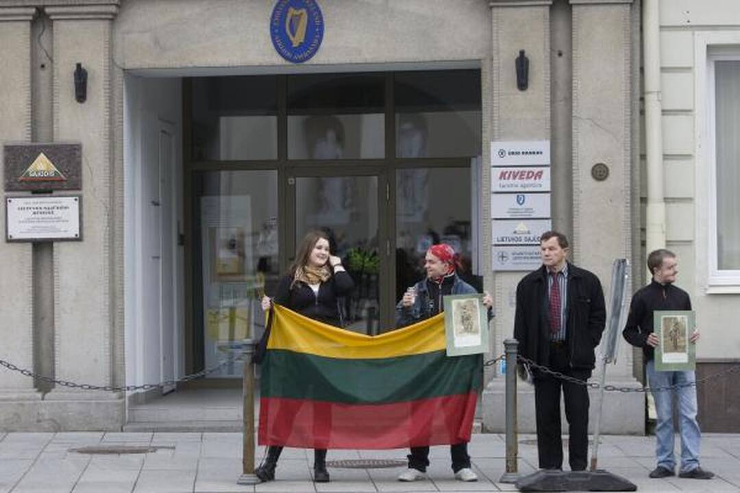 Veteranų eitynes Vilniuje lydėjo priešiški šūkiai (papildyta 15.50 val.)