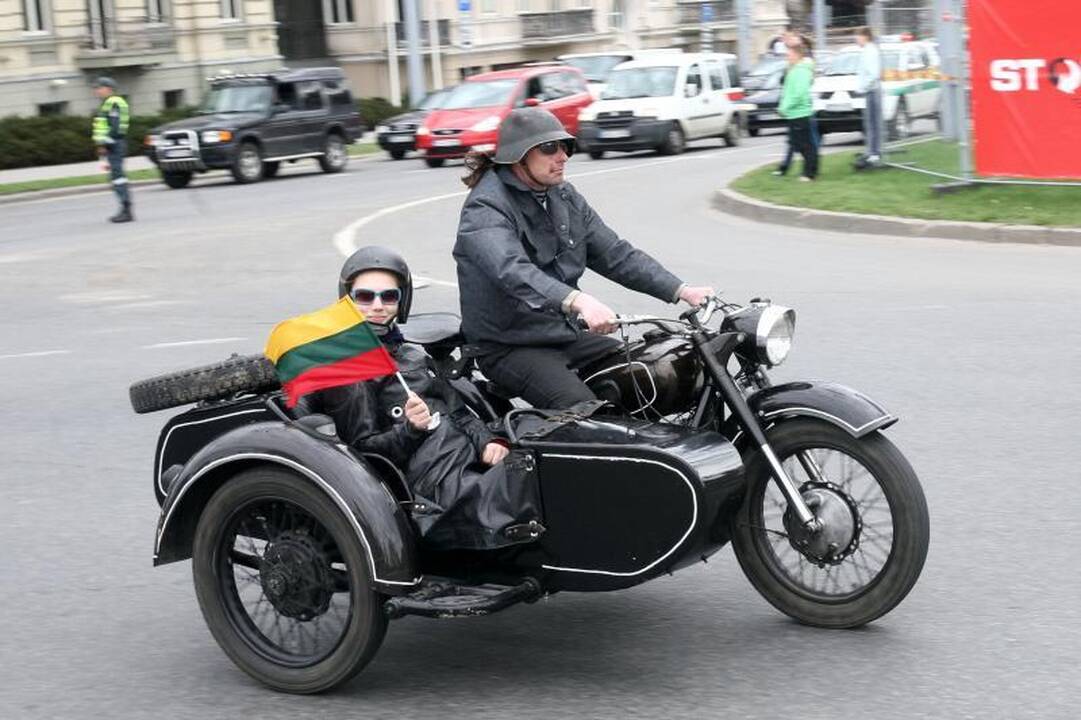 Triukšminga kolona sostinės gatvėse atidarytas baikerių sezonas