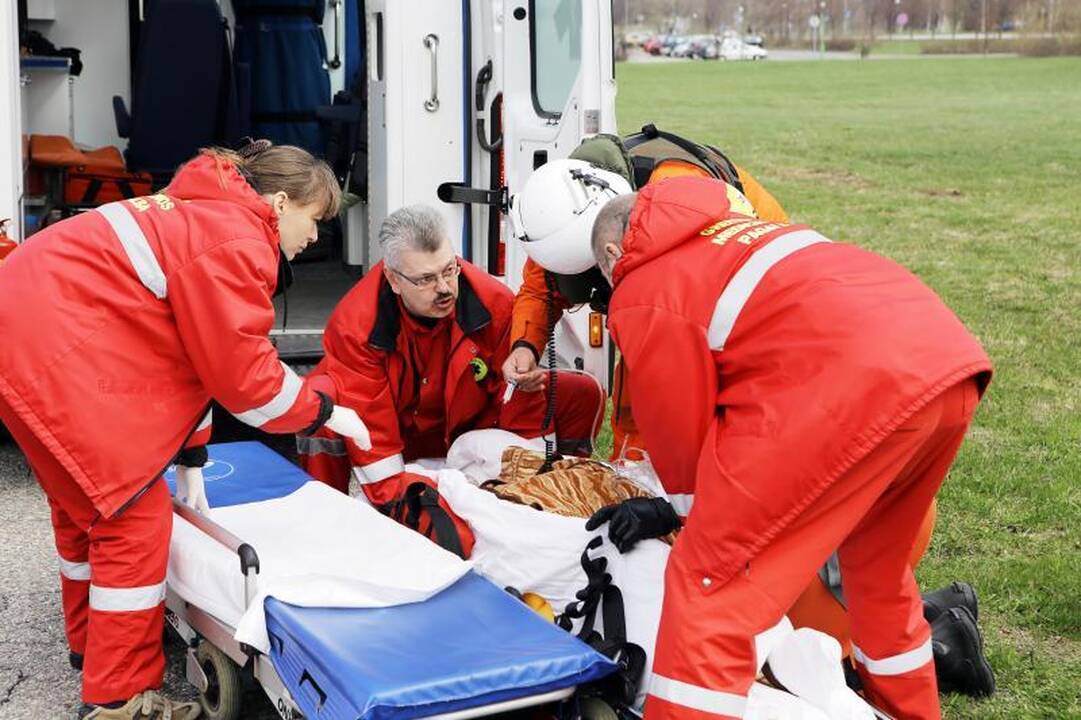 Kelto įgulos narys sraigtasparniu pristatytas į ligoninę