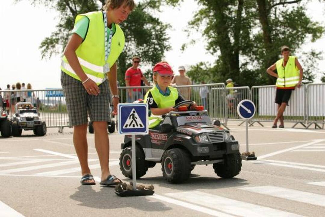 1000 km lenktynės: vaikai irgi lenktyniauja