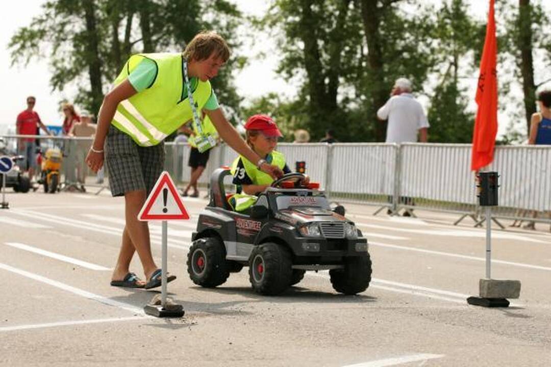 1000 km lenktynės: vaikai irgi lenktyniauja