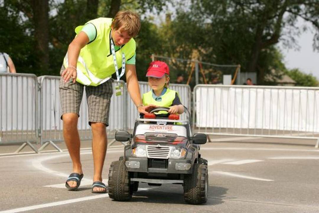 1000 km lenktynės: vaikai irgi lenktyniauja