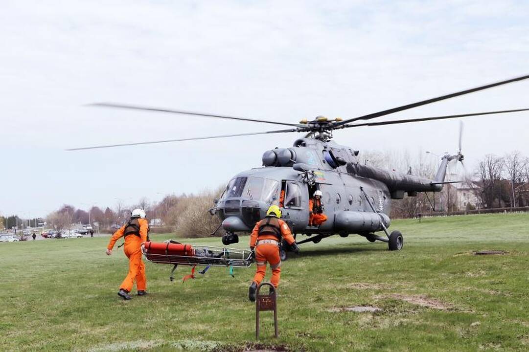 Kelto įgulos narys sraigtasparniu pristatytas į ligoninę