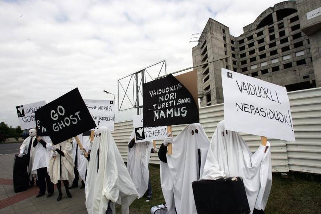Prie apleisto viešbučio – „vaiduoklių“ protestas