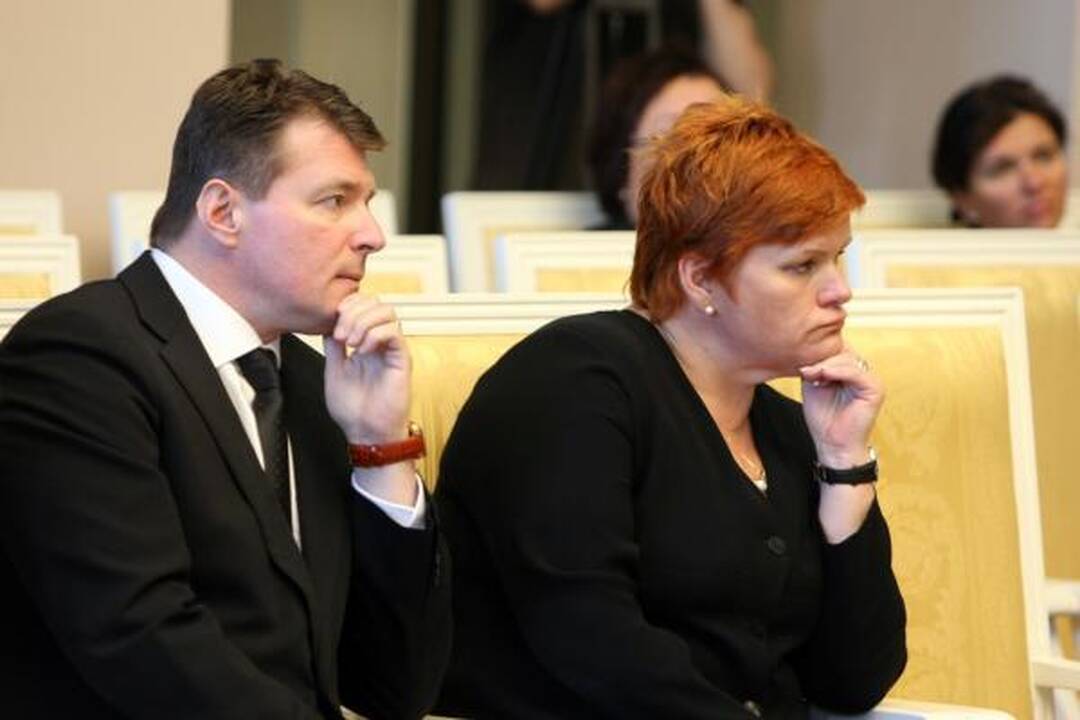 Žmonės ateina pasakyti "sudie" išėjusiam prezidentui