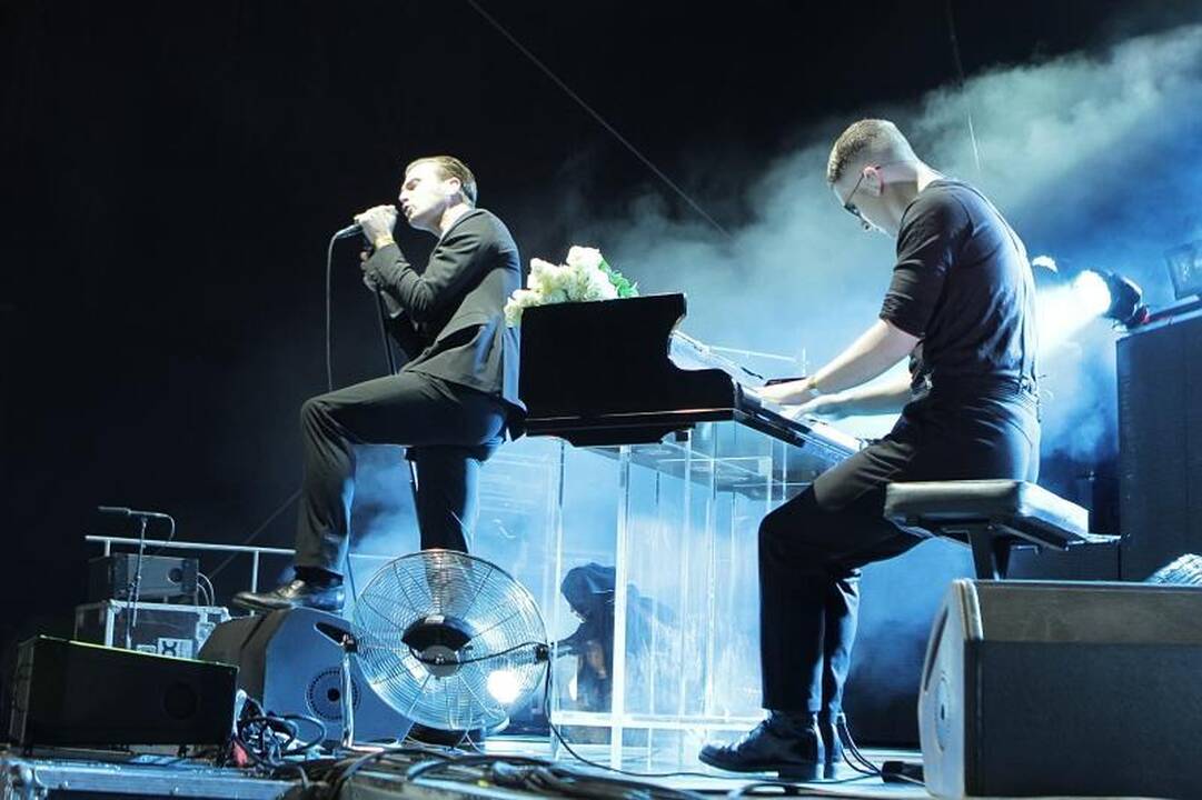Grupė „Hurts“ virpino festivalio dalyvių širdis