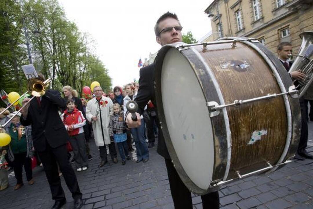 Veteranų eitynes Vilniuje lydėjo priešiški šūkiai (papildyta 15.50 val.)