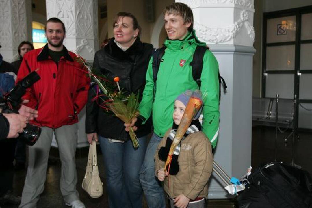 Olimpinės rinktinės slidininkai Lietuvą pasiekė be slidžių