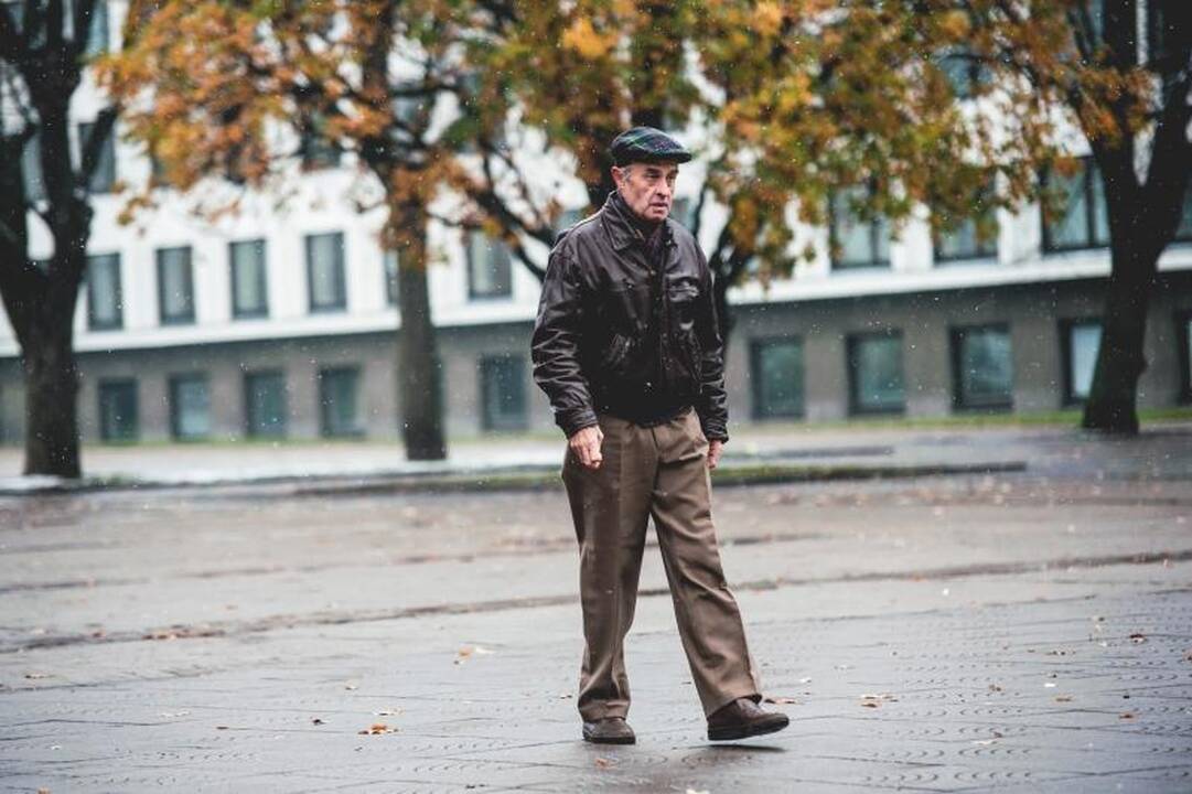Sniegas         kelininkų     į    Kauno      gatves neišvijo
