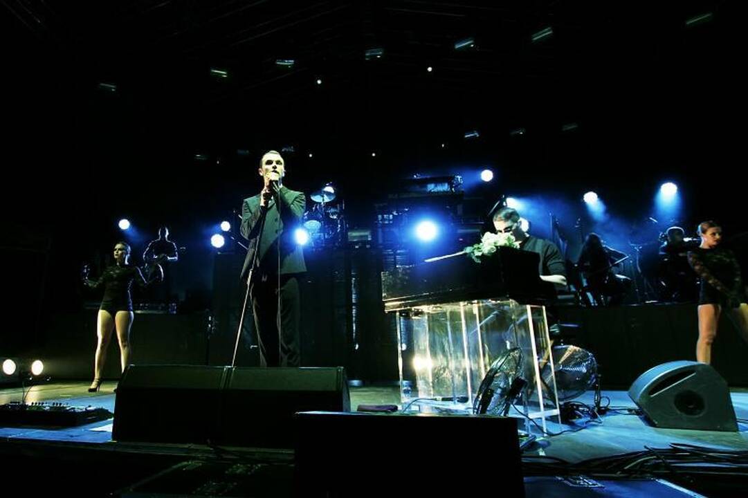 Grupė „Hurts“ virpino festivalio dalyvių širdis