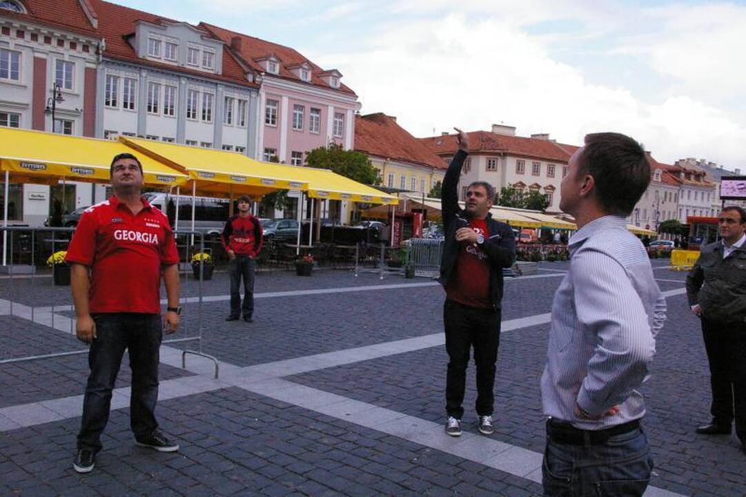 „Išjunk šviesą“ lyderis: po pergalės išbėgsiu tik su apatiniais