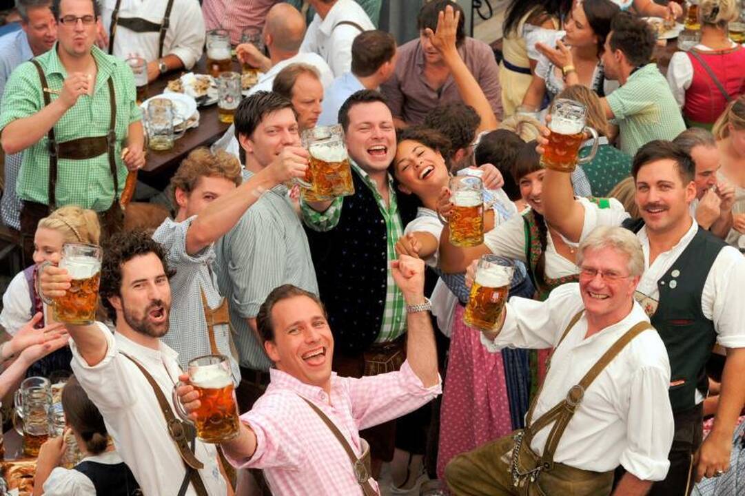 Vokietijoje prasidėjo tradicinė alaus šventė „Oktoberfest“