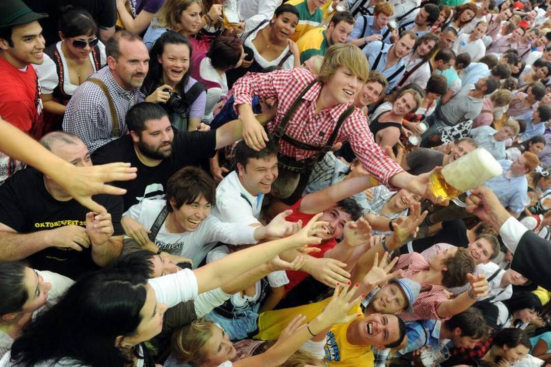 Vokietijoje prasidėjo tradicinė alaus šventė „Oktoberfest“