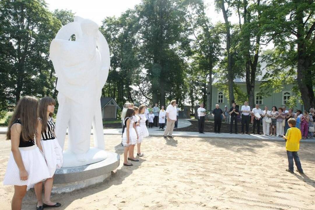 Laukžemėje iškilo Arūno Sakalausko skulptūra šv. Andriejui