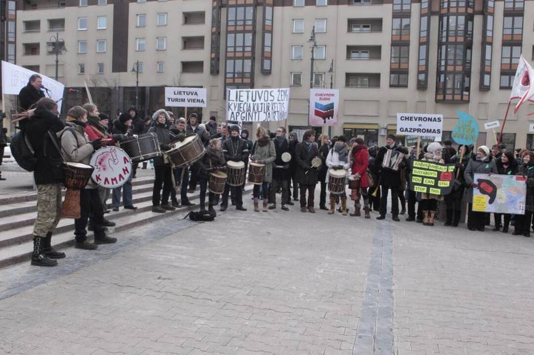 Prie Seimo vėl piketuota prieš skalūnų dujas
