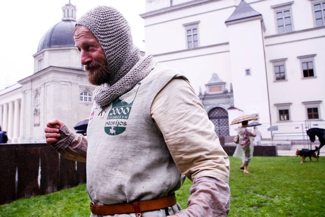 Raitelius į žygį išlydėjo lietus