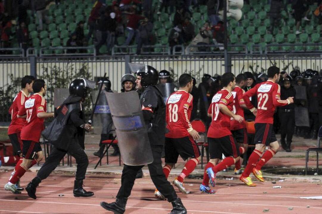 Egipte po futbolo aistruolių riaušių atleistas miesto saugumo vadovas