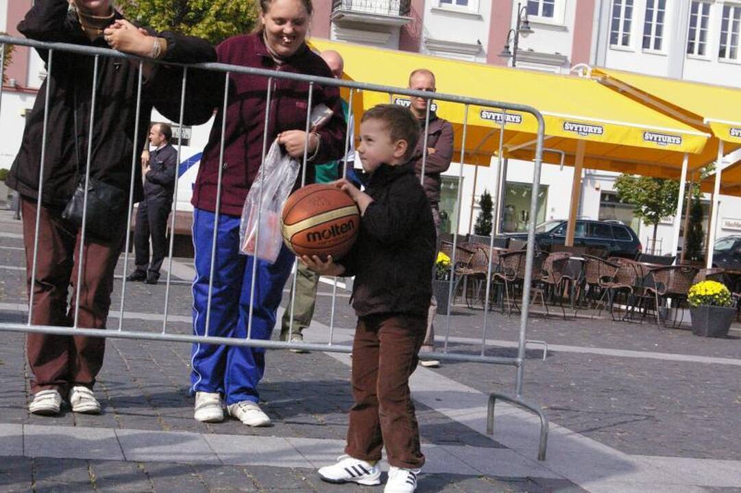 „Išjunk šviesą“ lyderis: po pergalės išbėgsiu tik su apatiniais