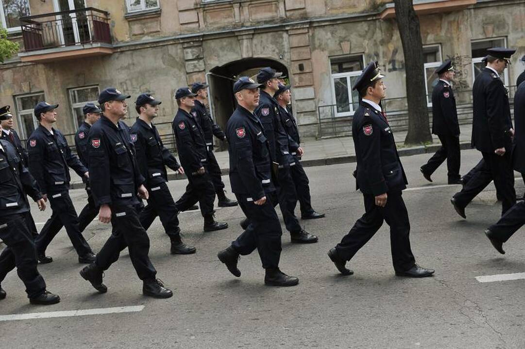 Miesto gatvėmis žygiavo šventiškai nusiteikę ugniagesiai