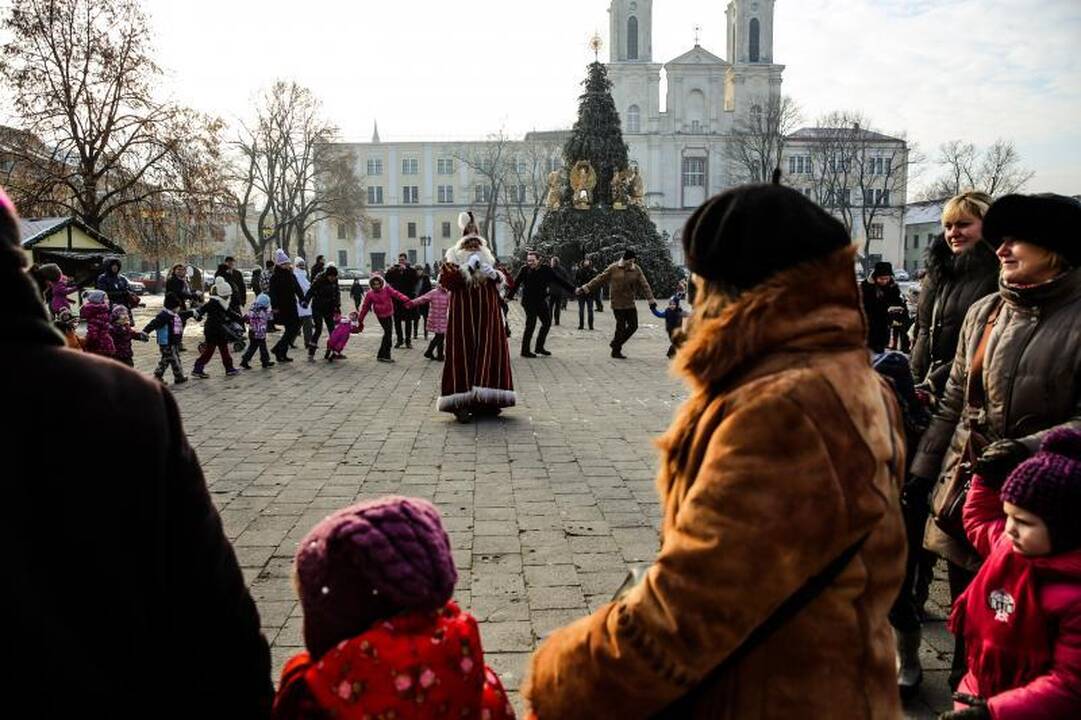 Rotušės aikštėje įsikūrė Kalėdų miestelis