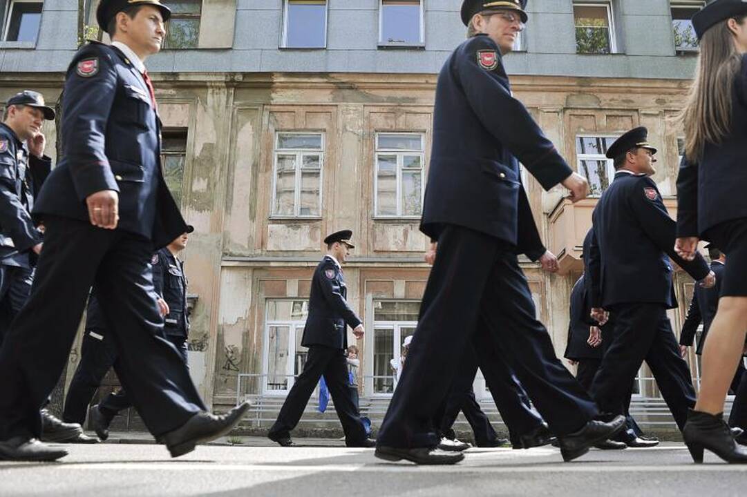 Miesto gatvėmis žygiavo šventiškai nusiteikę ugniagesiai