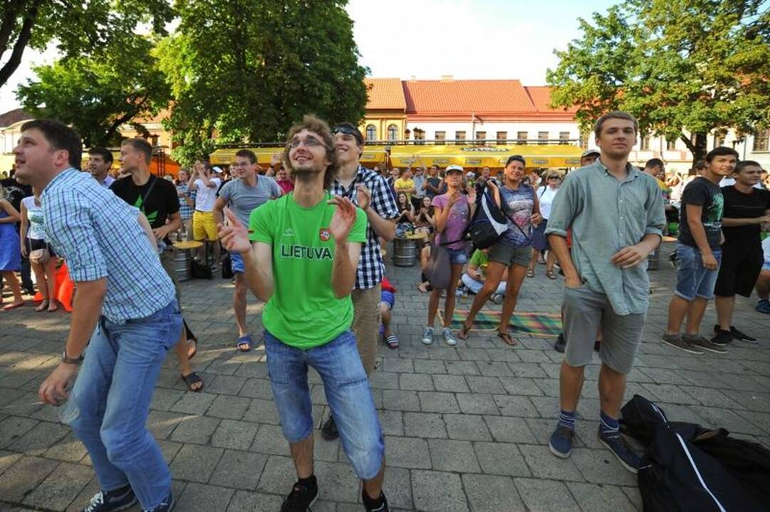 Krepšinio aistros Rotušės aikštėje buvo karštesnės už orą