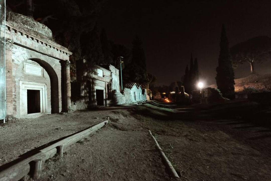 Italijos pasididžiavimas – Pompėja – toliau griūna