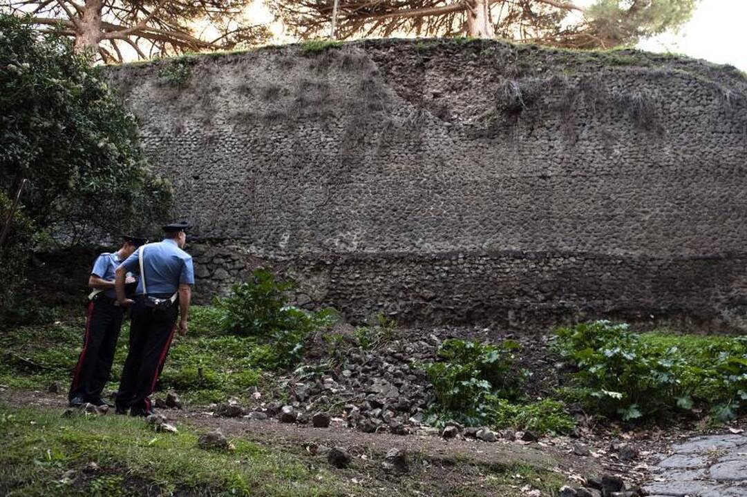 Italijos pasididžiavimas – Pompėja – toliau griūna
