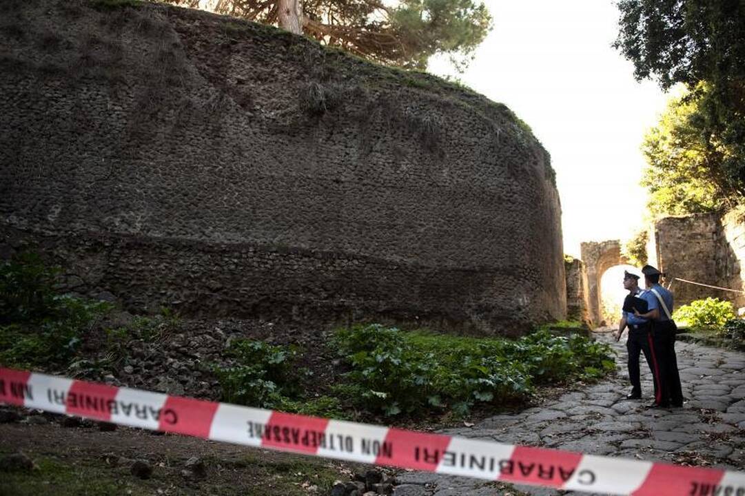 Italijos pasididžiavimas – Pompėja – toliau griūna