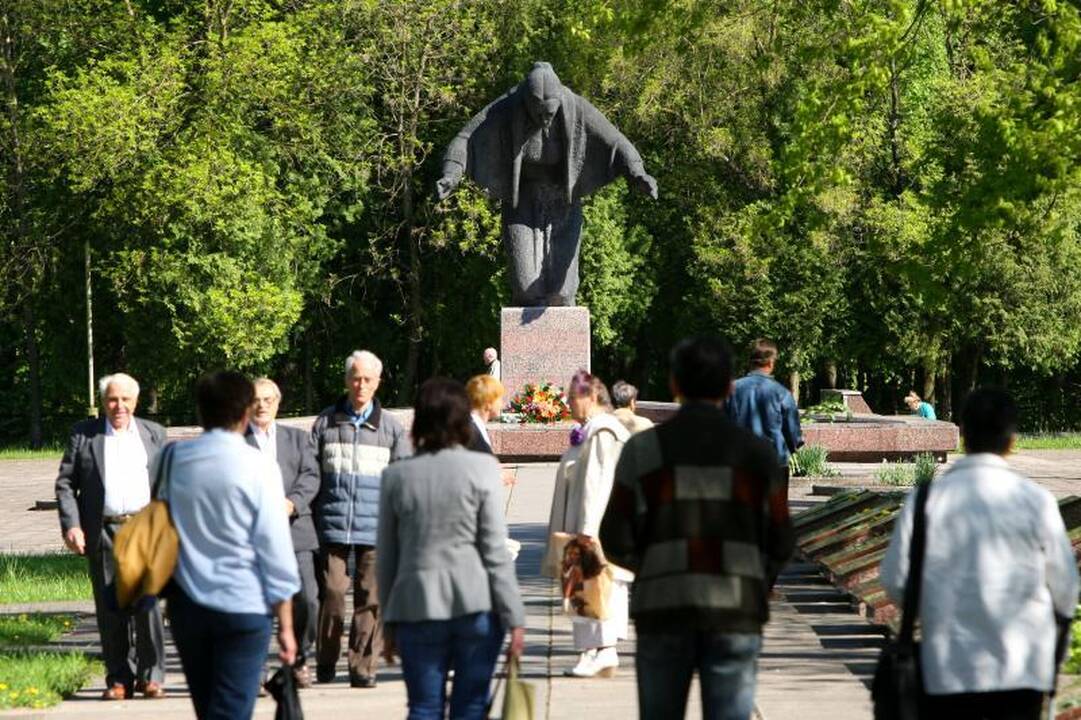 Pergalės dieną Kauno karių kapinėse atgijo amžinoji ugnis
