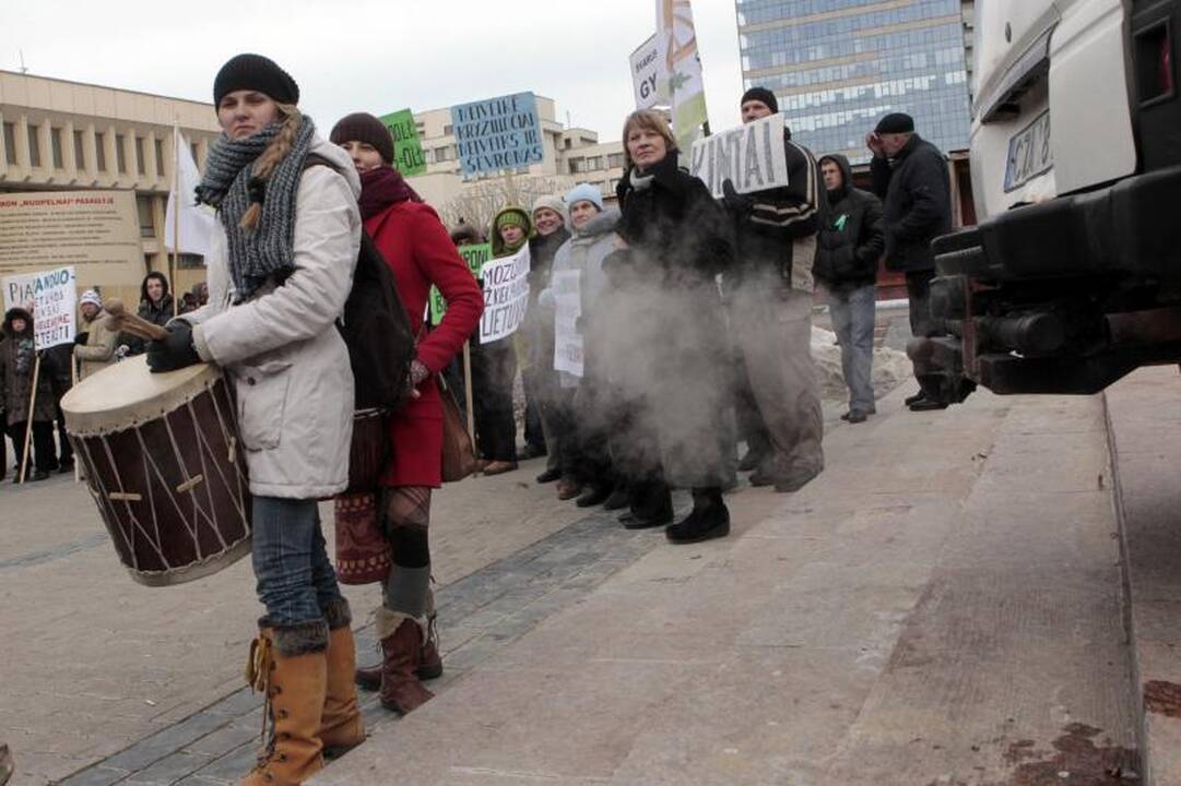 Visureigis taranavo Vilniaus patrulių automobilį, sužalota policininkė