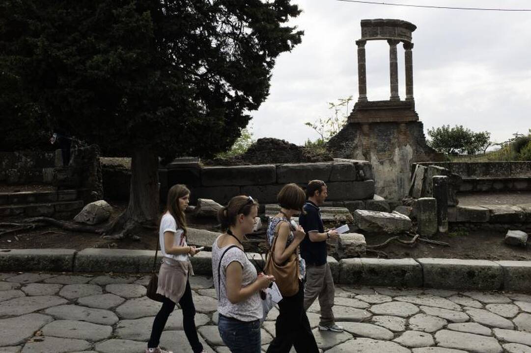 Italijos pasididžiavimas – Pompėja – toliau griūna