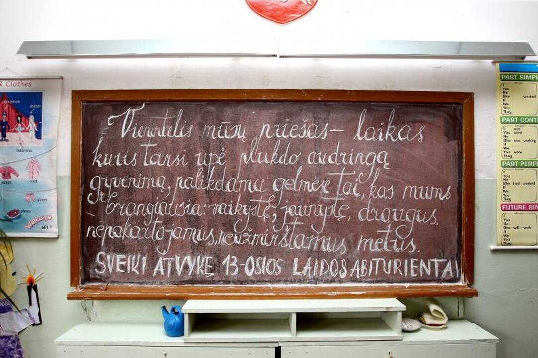 100-metė mokytoja nepamiršta prieš 50 metų mokyklą baigusių mokinių