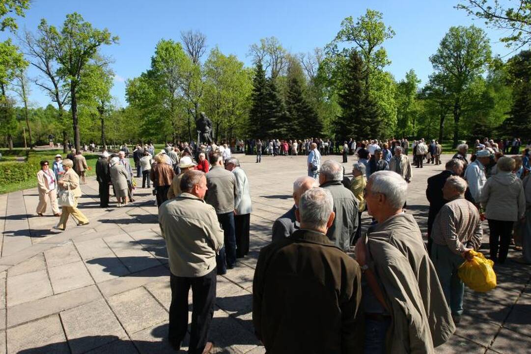 Pergalės dieną Kauno karių kapinėse atgijo amžinoji ugnis